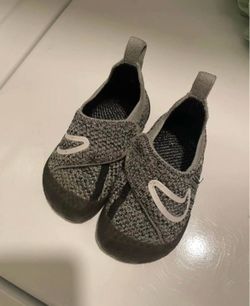 🚀 Unisex Nike Swoosh 1 – Great Condition, Priced to Move