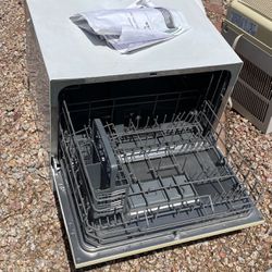 Danby Countertop Dishwasher *Pre-Owned*