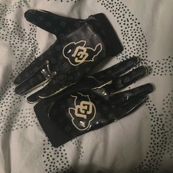 Game worn College gloves