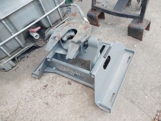 Fifth wheel hitch