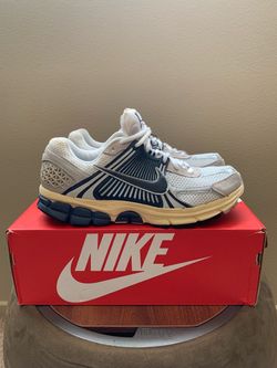 Nike Zoom Vomero 5 White Blue Cream Men Shoes Size 9.5. Good Condition with box.