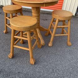 Table W/3 Bar Stools 
