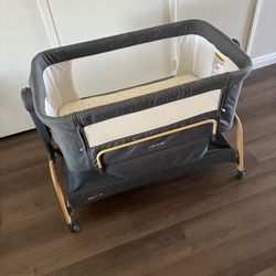 3-in-1 Baby Bassinet Bedside Sleeper with Wheels Bedside Bassinet for Newborn and Infant with Mattress and Storage Basket | Adjustable Height & Angle