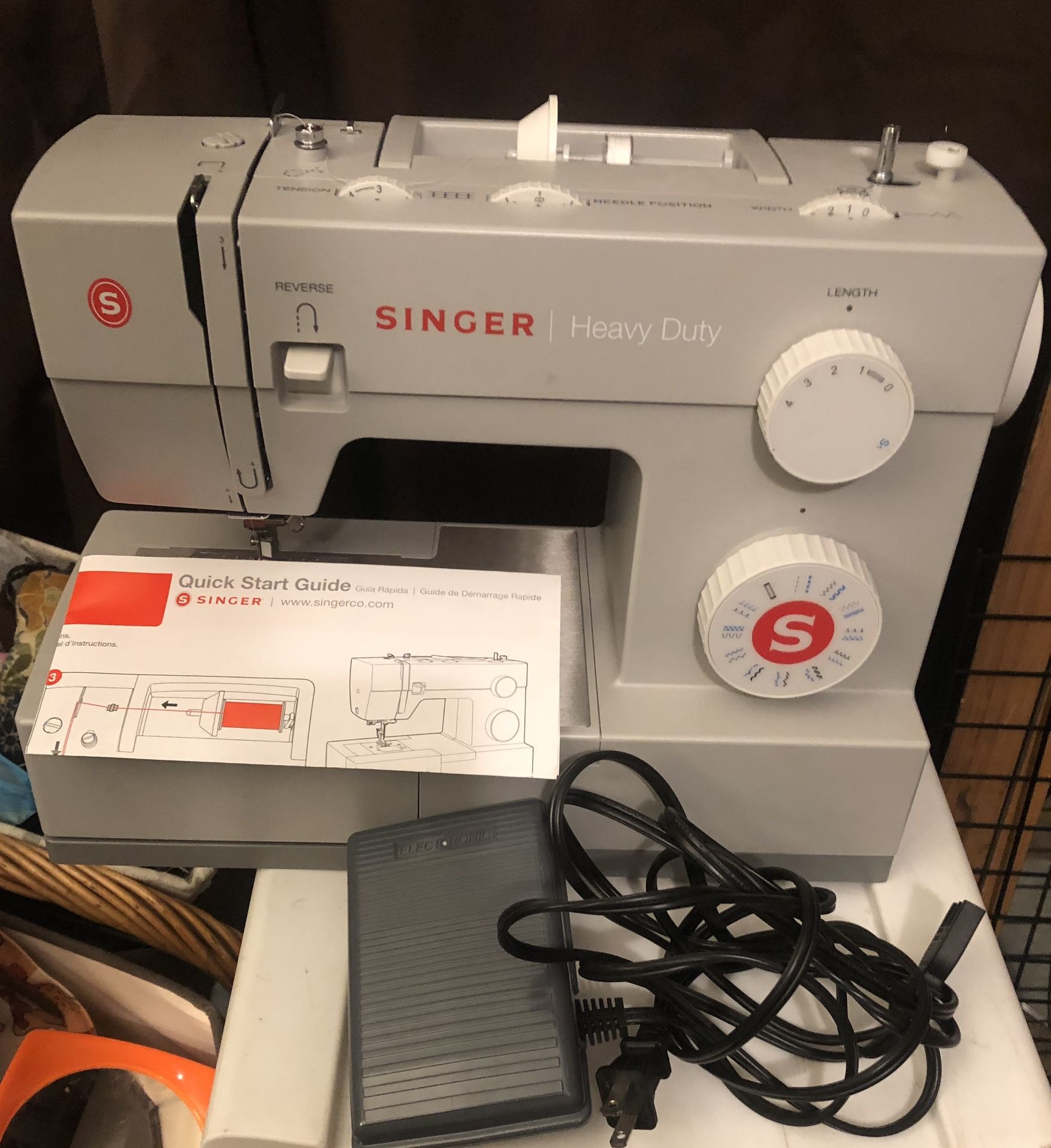  Like New - Singer Classic 44S Heavy Duty 23 Stitch Sewing Machine w/ pedal, cover and instructions.