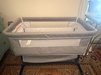 Rolling Baby Bassinet