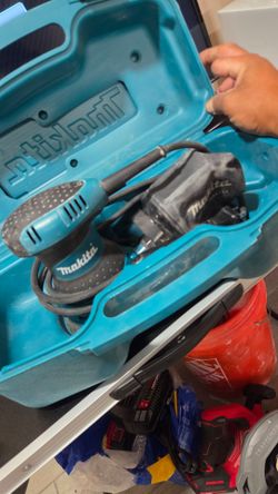 Makita Random Orbit Sander with Case