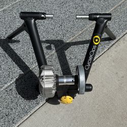 CycleOps Fluid 2 Indoor Bicycle Bike Trainer