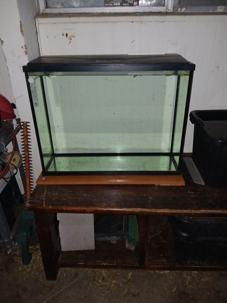 37 Gallon Topfin Aquarium Black Silicone
