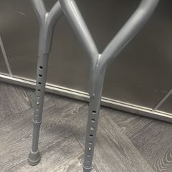 Universal Crutches 