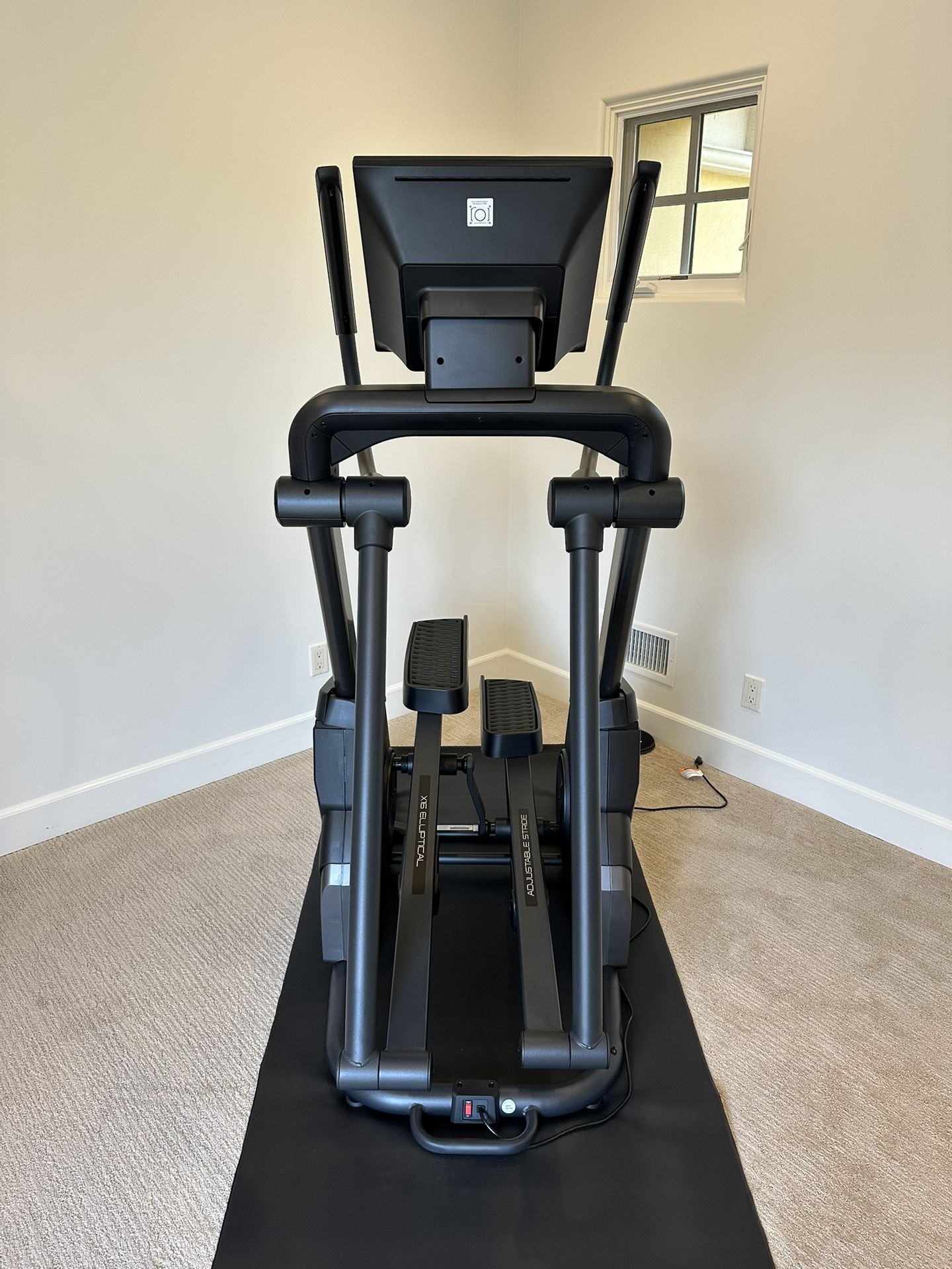 iFIT NordicTrack X16 Elliptical NTEL71625 - USED ONLY 5 TIMES!