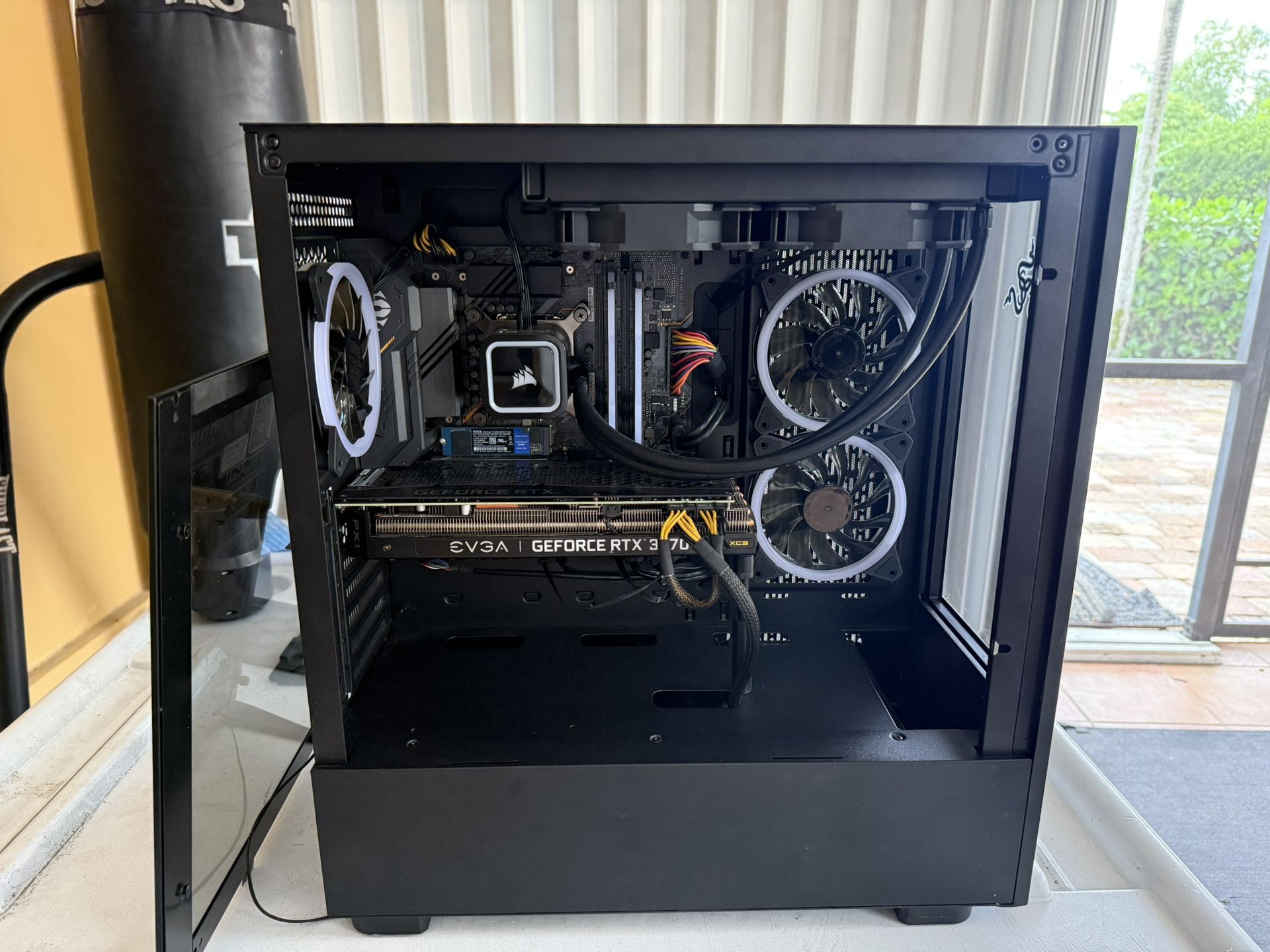 3070 rtx desktop i7-10700k 16gb ddr4 ram /500gb m.2 + 1tb ssd + 1tb hdd/ corsair liquid AIO cpu cooler + wifi 6