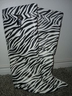 Zebra Print boots (Size 11) Worn a Few times Like New $30 Pick up Mckinney