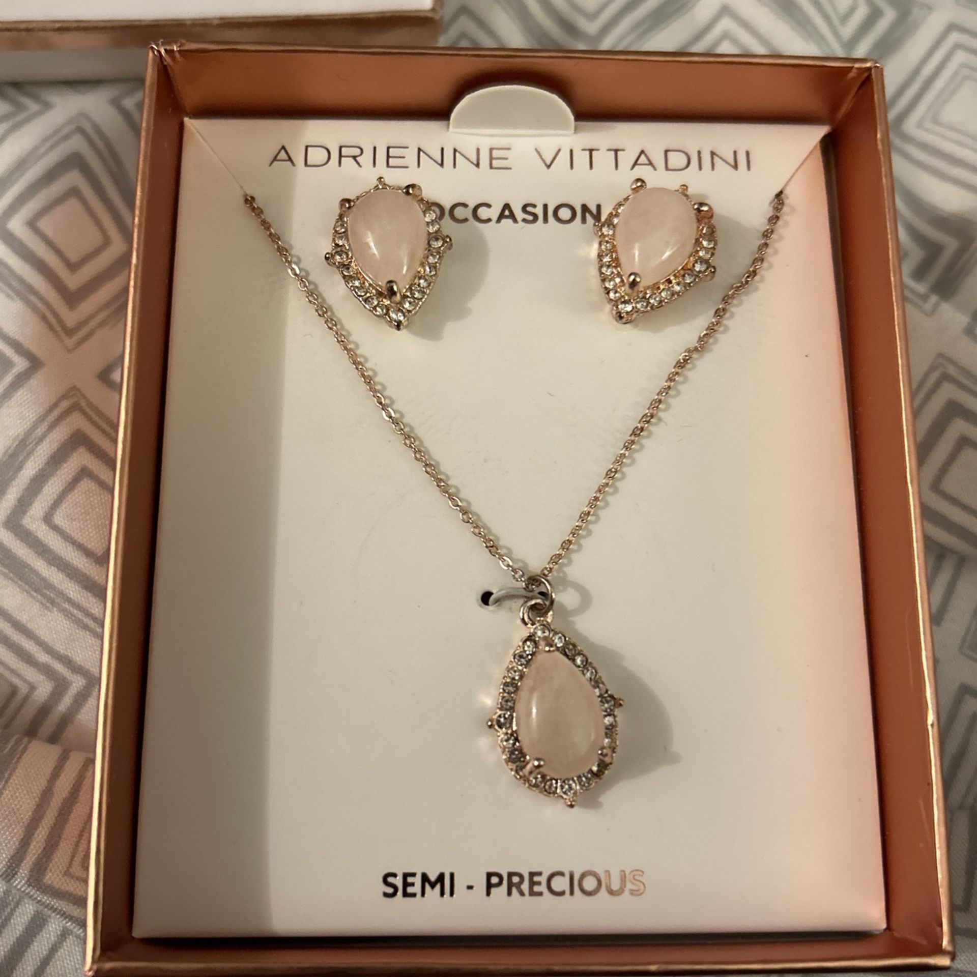 Adrienne Vittadini Occasion Set for Sale in Carol City FL OfferUp