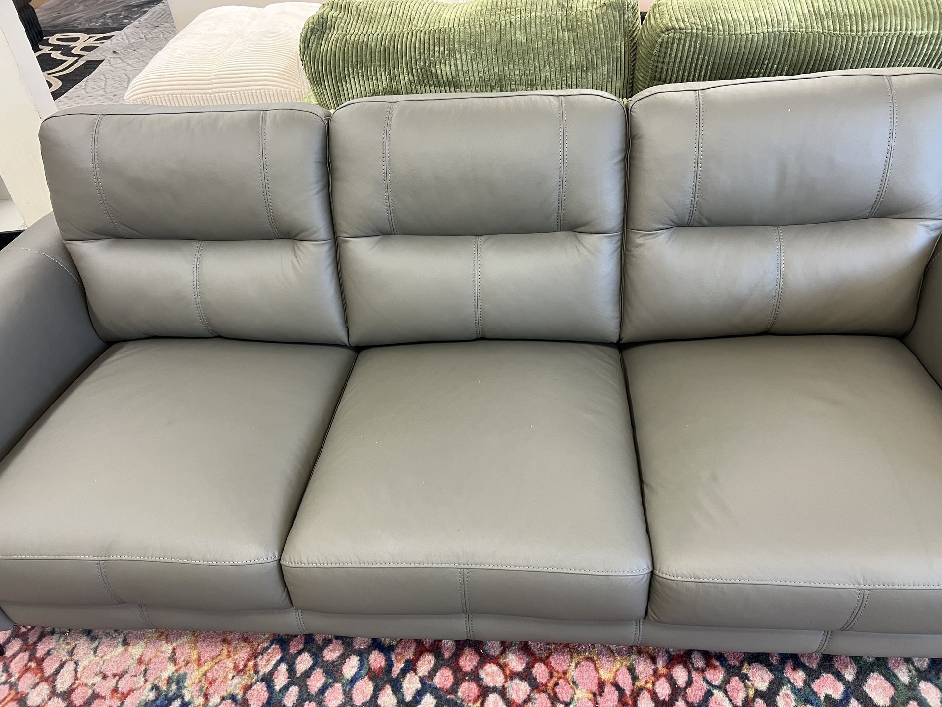 New Top Grain Leather Sofa Couch! Free Delivery 🚚!
