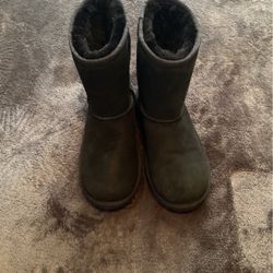 UGG