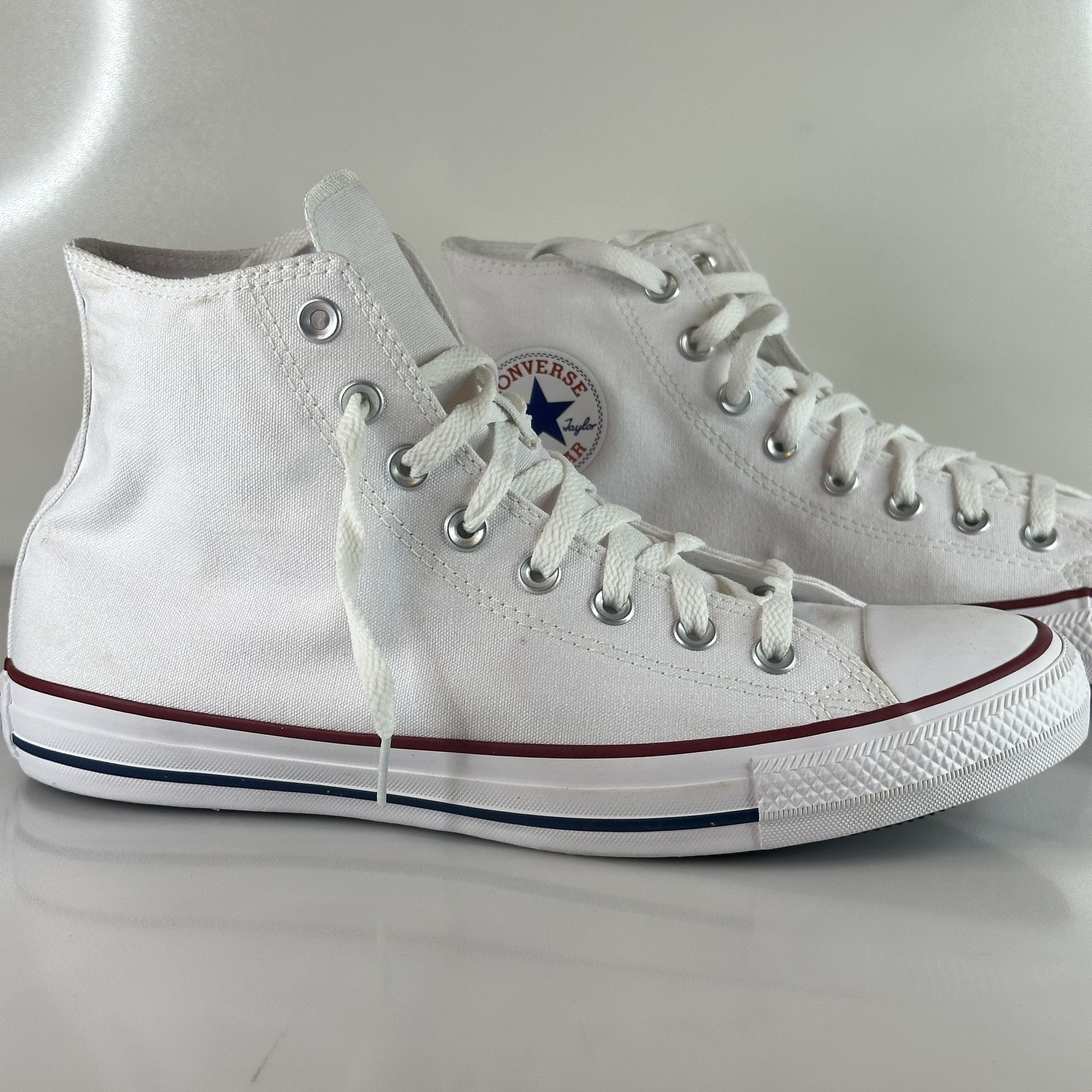 shoes sneakers converse white mens 9 women’s 11size US excellent quality good condition
