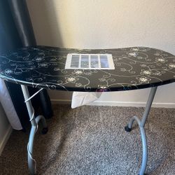 Nail Station With Fan 
