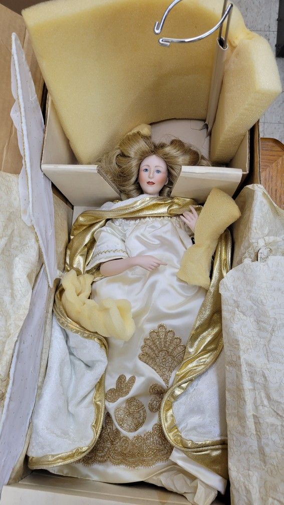 Vintage 1987 Porcelain Christmas Angel "Winter Angel" Heirloom 17" Doll. New on original box 