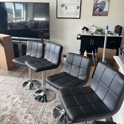 4 like new bar stools