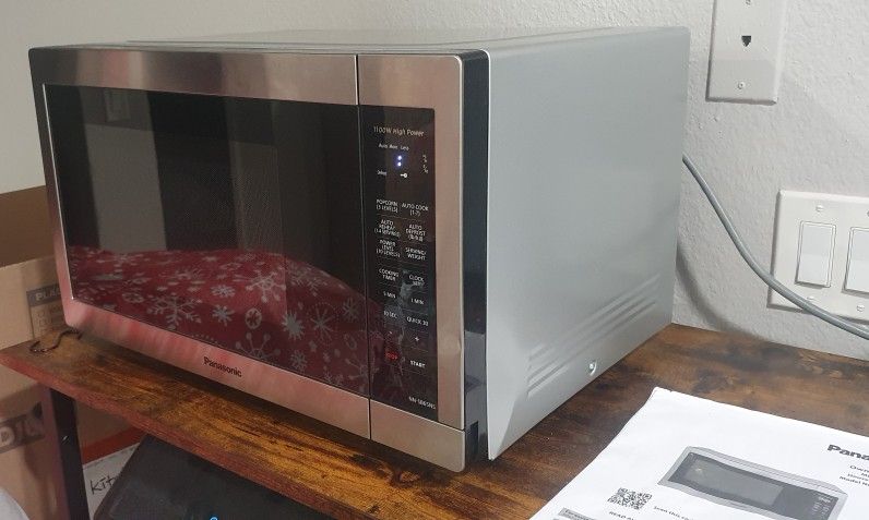 Panasonic 1.3 Cu Ft Microwave 1100W