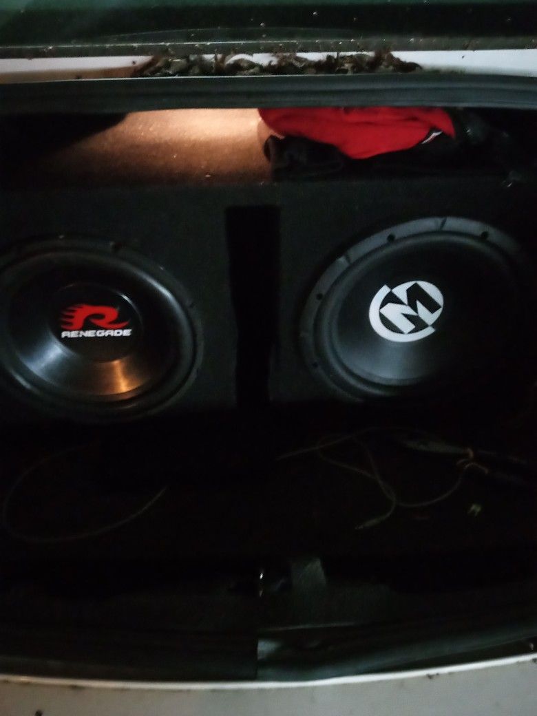 Memphis Audio Subwoofers And Amp 
