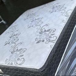 Set Queen Size Mattress And Box Spring 