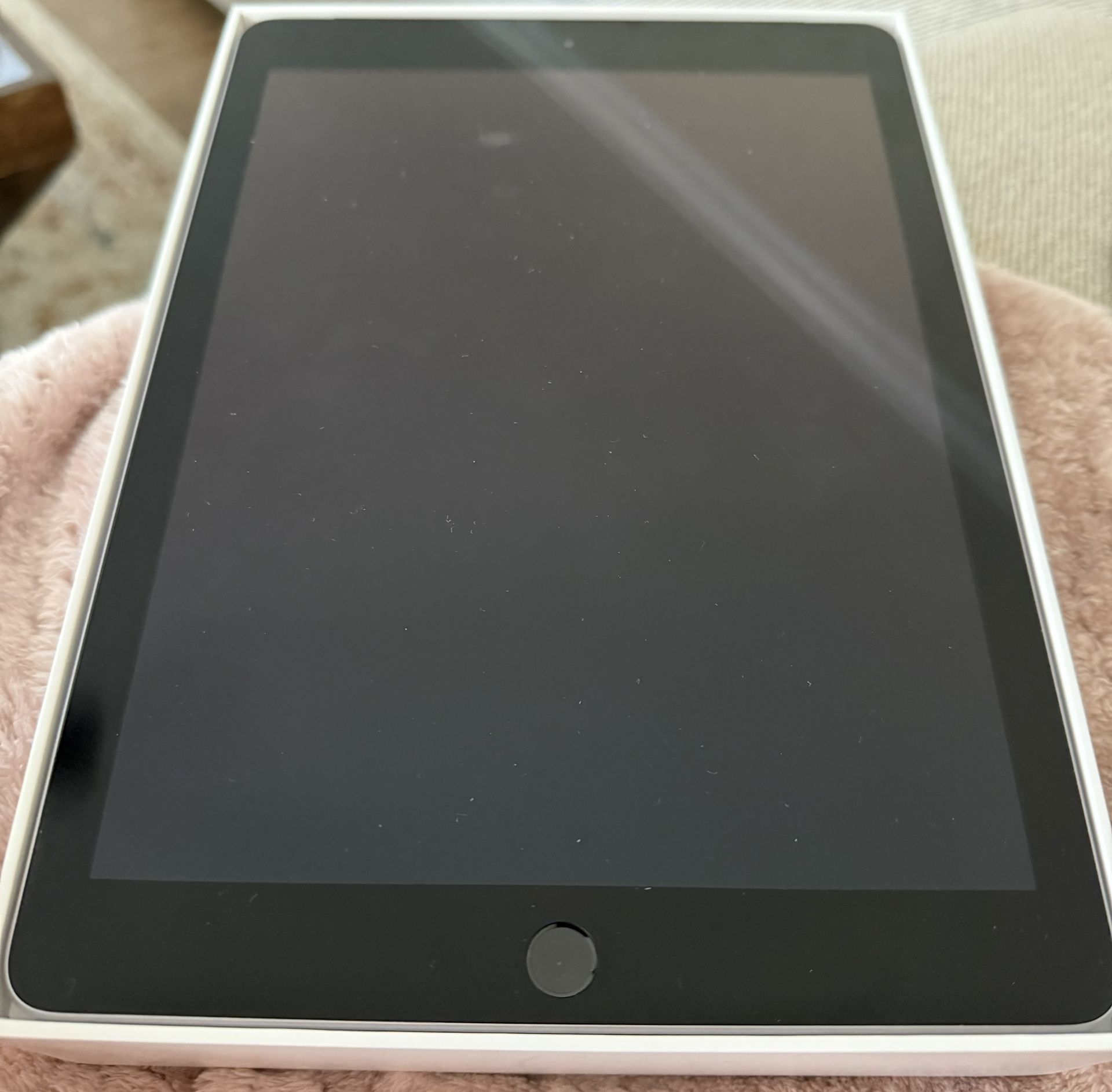 32GB Apple IPad 6th Generation Wi-Fi + Cellular In Original Box Excellent Condition