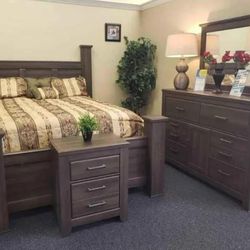 ASHLEY JUARARO 5 PCS BEDROOM SET QUEEN OR KİNG BED DRESSER NIGHTSTAND MIRROR AND CHEST WİTH İNTEREST FREE PAYMENT OPTİONS 