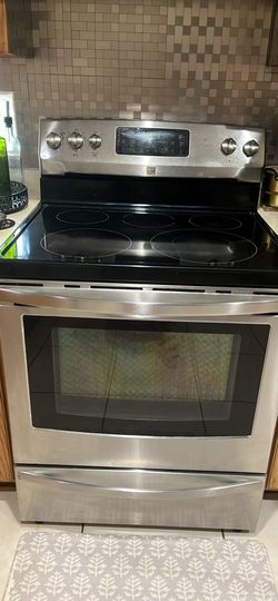 ✨ Kenmore Stainless Steel Electric Range/Oven – $300 ✨