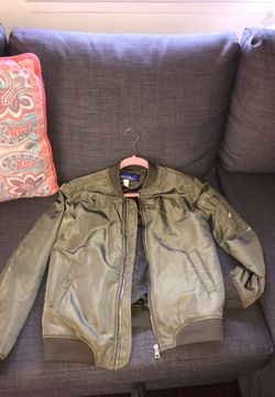 Small green jacket woman