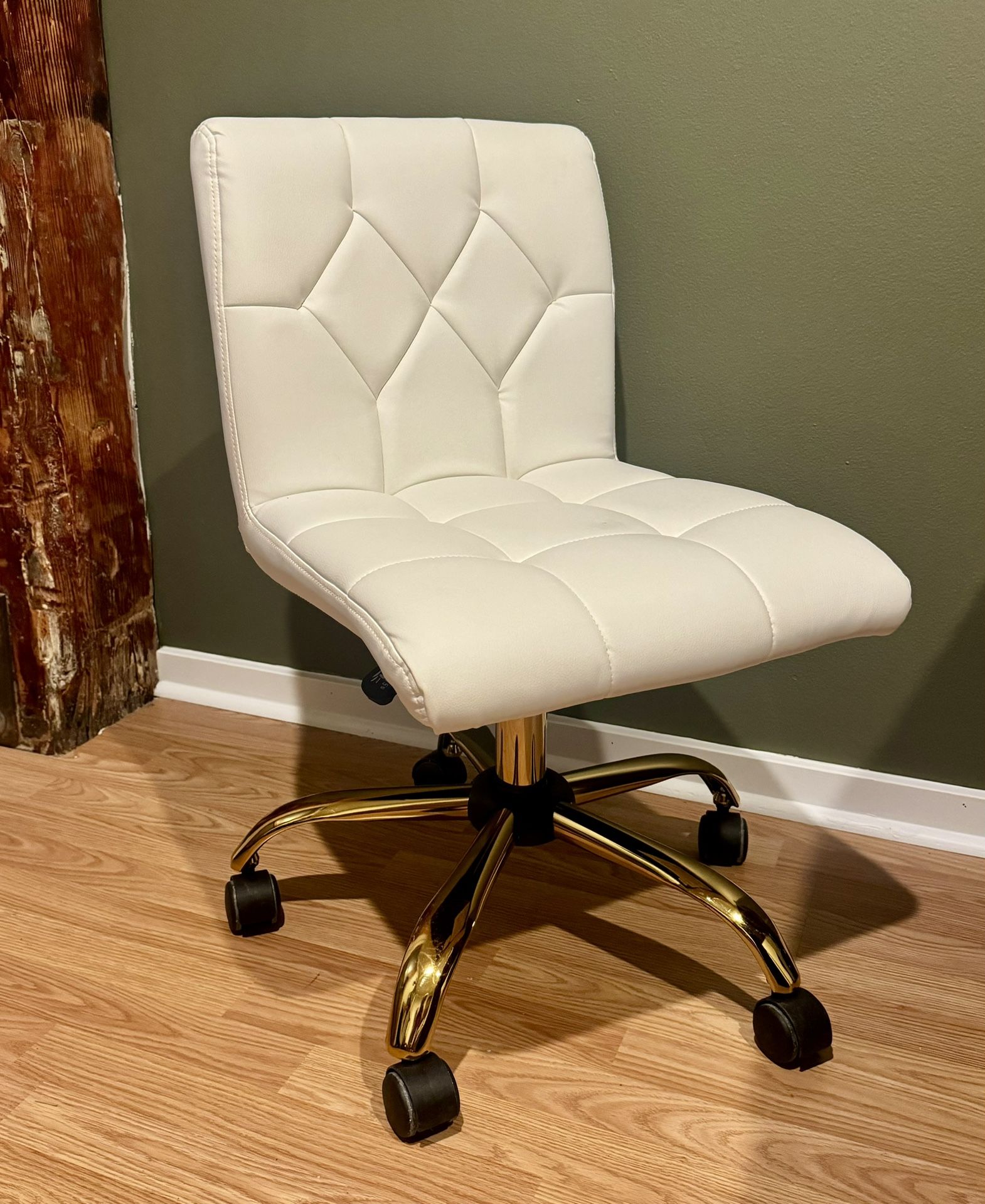 SWIVEL OFFICE CHAIR