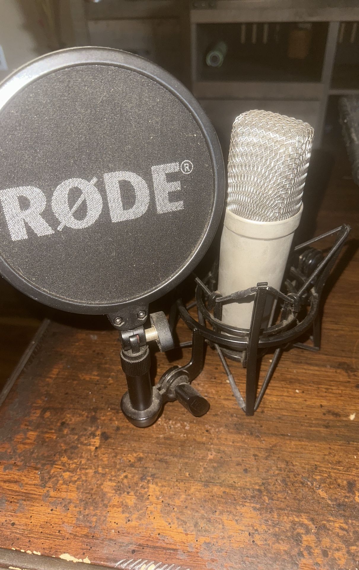 Rode NT1-A Condenser Microphone with SM6 Shockmount and Pop Filter - Silver