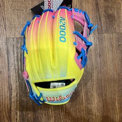 2025 WILSON A2000 Glove ⚾️ 11.5"- NEW