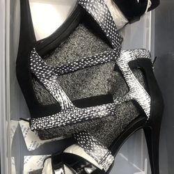 Size 7 - GUESS Women’s Platform Pumps Leather/ Patent Leather Brand New