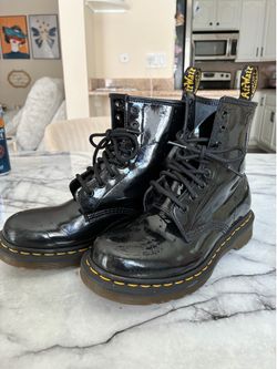Dr. Marten (docs) size 7 patent leather black