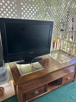FREE TV & coffee table
