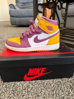 AIR JORDAN 1 RETRO HIGH OG GS 575441 706 UNIVERSITY GOLD/LIGHT BORDEAUX OR UNIVERSITE BOURDEAUX CLAR , Size 6