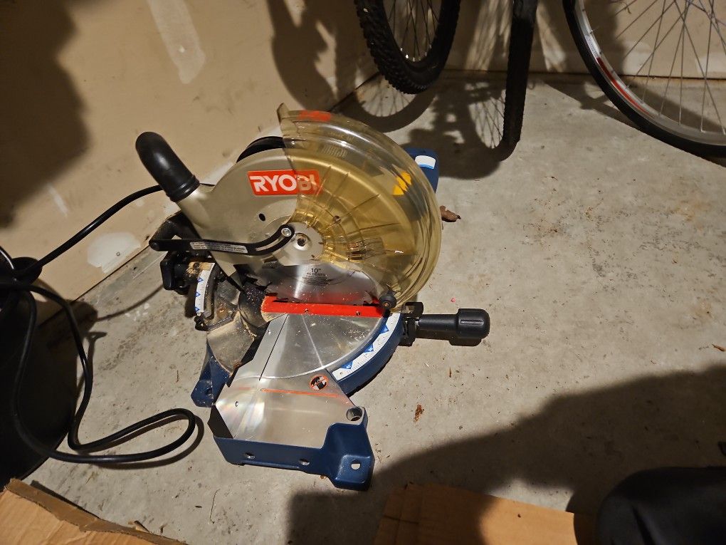 Ryobi Saw