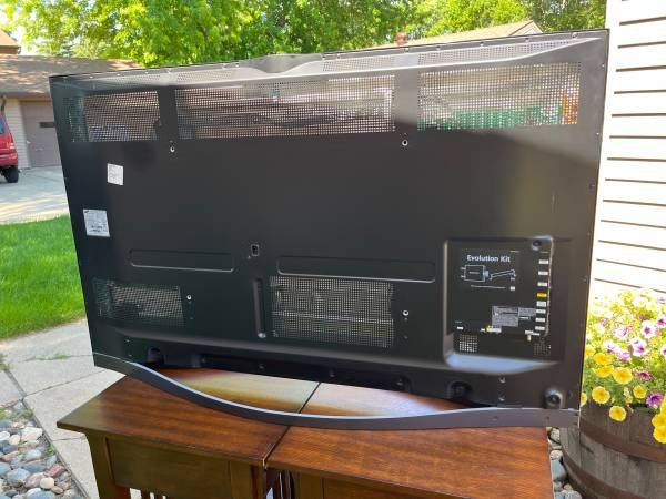 SAMSUNG PLASMA PN64F8500 SMART TV.