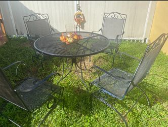 VTG PATIO / Rocking Chair  Set W Table