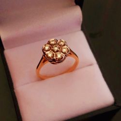 $500! Beautiful 14k Gold 7 Diamond Ring Size 7.5