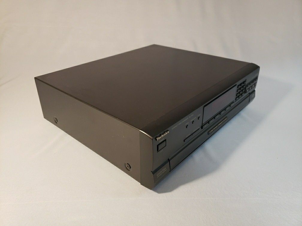 Technics SL-PD5 Stereo MASH CD Player 5-Disc Changer with Digital Output