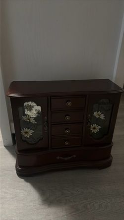 Jewelry box