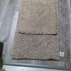 2 Barhroom Rugs Different Sizes Still Good Condition 