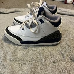 Size 2Y Boys Jordan 3 Retro Midnight Navy