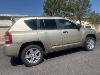 Jeep Compass SUV – Gold