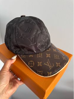 Nice hat size medium w/velcro strap