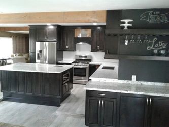 kitchen cabinets and granite/quartz