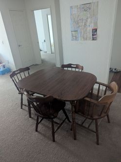 Dining table + 4 chairs