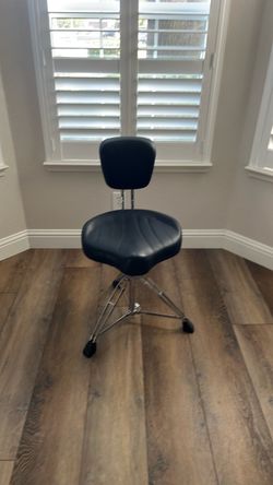 Pearl Roadster Throne